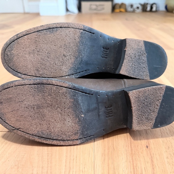 Frye - Melissa Button 2 - Size 8 - Picture 9 of 11